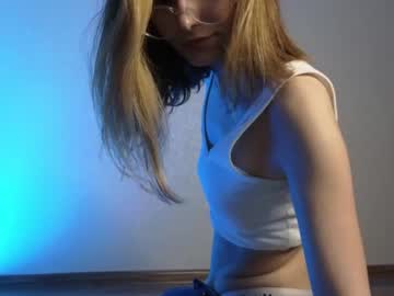 girl
        elsa_limerence cam image #4808659