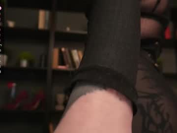 girl
        bennymurrh_ cam image #6437747