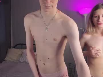 couple
        fullpower_couple cam image #6792696