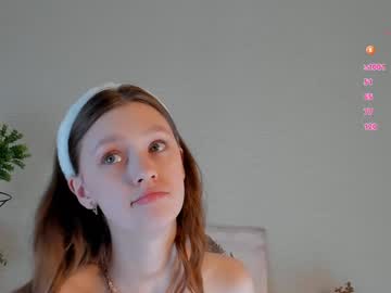 girl
        cwenhardey cam image #5941915