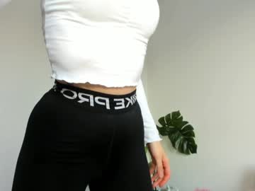 girl
        thisisamelia cam image #4894624