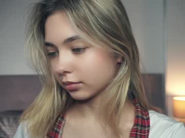 girl
        mildredgarrett cam image #5833142