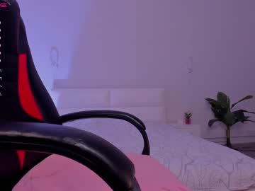 girl
        eva_flys cam image #839222