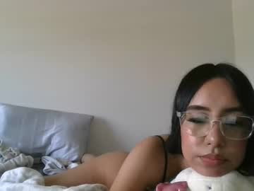 girl
        lovelymia_ cam image #4386260