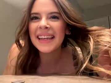 girl
        skylarmilosh cam image #6048038