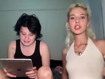 couple
        finnbambi444 cam image #103514