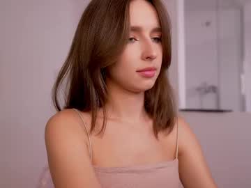 girl
        silent_chill cam image #6208575