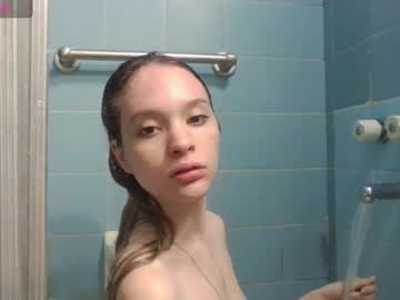 girl
        pinklola31 cam image #5715698
