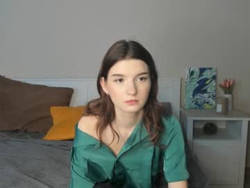 girl
        roseblanche2k cam image #3177972