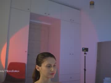 girl
        milanabaileys cam image #2791362
