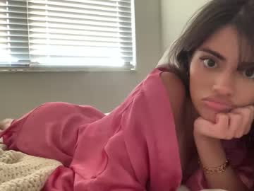 girl
        poutyselenaa cam image #3933257