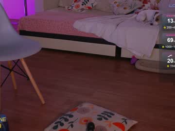 girl
        sweetkira555 cam image #3854230
