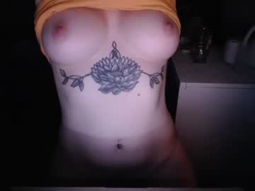 girl
        applemary702 cam image #4236959