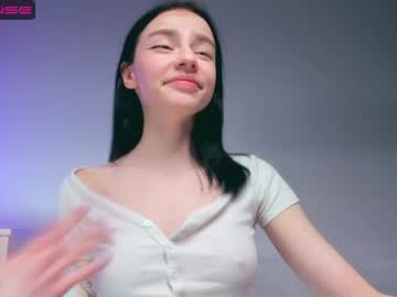 girl
        gabbi_i cam image #1353321