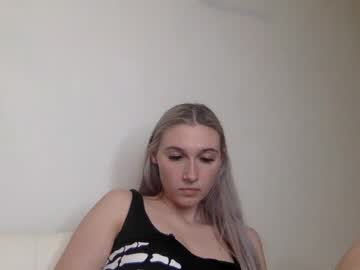 girl
        livyroselise cam image #3159522