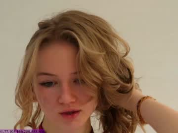 girl
        alexandra_demore cam image #5824402