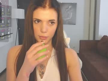 girl
        adri_dream cam image #6643804