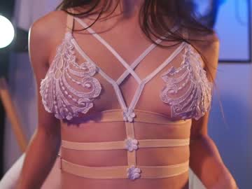 girl
        lucie_beltran cam image #3818757