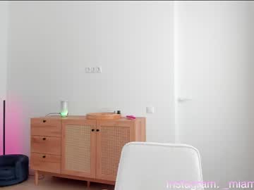 girl
        knee_ling cam image #2192150