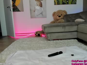 girl
        lenna_godess cam image #4813611