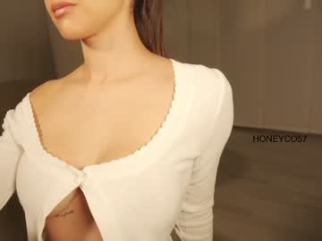 girl
        honeyco57 cam image #7031808