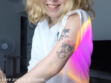 girl
        lottie_shine cam image #1864669