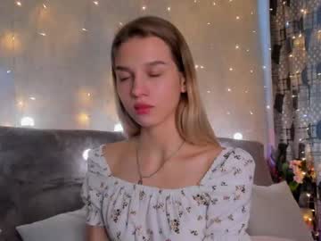 girl
        sharonmorgans cam image #554334