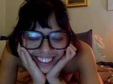 girl
        raynydayxx cam image #5925318