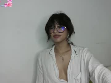 girl
        lovely_allys cam image #6802063