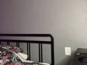 couple
        babyytonight cam image #1027699