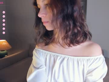 girl
        aura_ann cam image #3143676