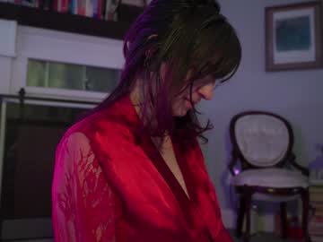 girl
        lizmreow cam image #6794147