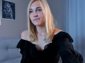 girl
        merciablock cam image #5411236