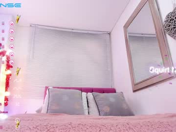 couple
        candyxtreo cam image #680140