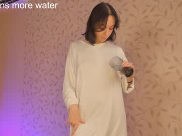 girl
        aimeerogers cam image #1570691