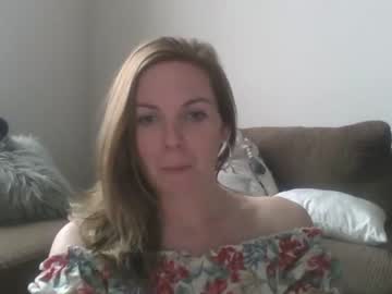 girl
        cloverqueen21 cam image #3809429