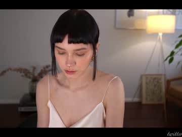 girl
        luna_ai cam image #1496875