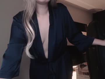 girl
        lucy_littleangle cam image #37297