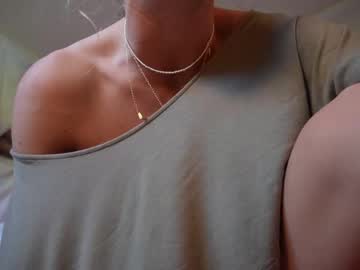 girl
        lucy_gooosey cam image #6586122