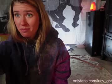 girl
        lucy_gooosey cam image #2879766