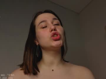 girl
        heylixie_ cam image #6609297