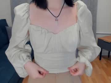 girl
        augustadyer cam image #3834575