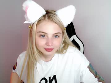girl
        shy_blondiee cam image #845760