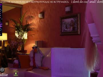 girl
        bestblondiiecb cam image #2144520