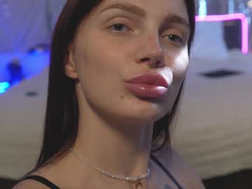 girl Cam Girls Get Busy With Their Dildos With No Shame with loisjo