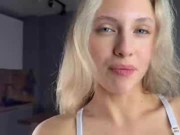 girl
        roselyn_rose cam image #7034094