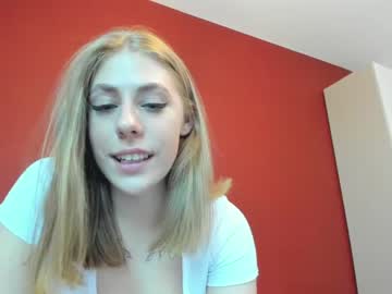 girl
        _strawbeerry_ cam image #1498708