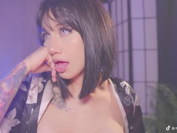 girl
        nekyra_san cam image #5845957
