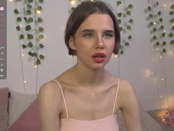 girl
        happynewdear cam image #6450423