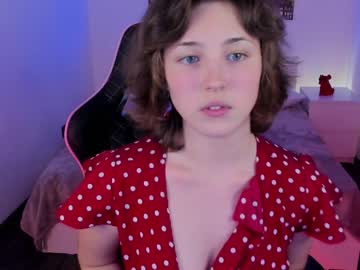 girl
        cherry_lea_ cam image #2697156